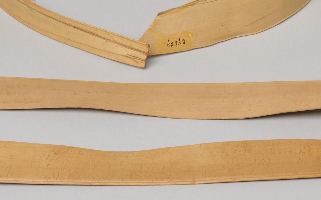 Palmblattstreifen lontar, VO_29587, VO_29588, Weltmuseum Wien © KHM-Museumsverband