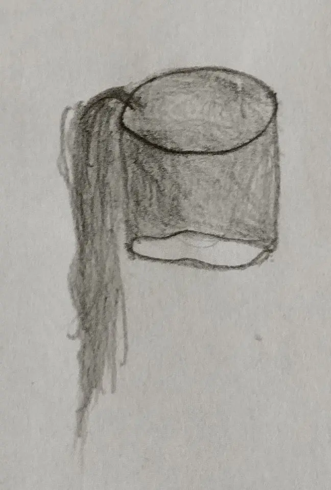 Eine einfache Bleistiftzeichnung eines Bechers, der leicht schräg steht. Aus dem Becher fließt eine Flüssigkeit, die seitlich herabläuft. Der Hintergrund ist neutral gehalten, um den Fokus auf den Becher zu lenken.