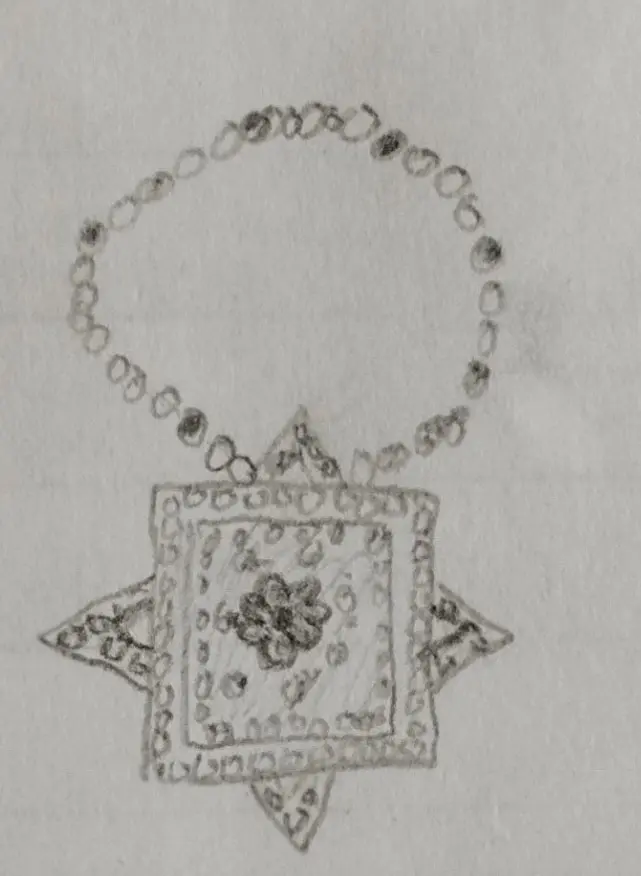 Eine gezeichnete Medaille mit einer sternförmigen Grundform, die feine Details und ein Blumenmuster zeigt. Darüber hängt eine Kette aus kleinen, runden Perlen. Die Darstellung ist in Grautönen gehalten und vermittelt ein schlichtes, elegantes Aussehen.