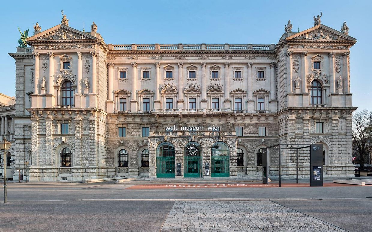 [Translate to English:] neue Hofburg (Weltmuseum, Sammlung alter Musikinstrumente, Hofjagd- und Rüstkammer) von außen