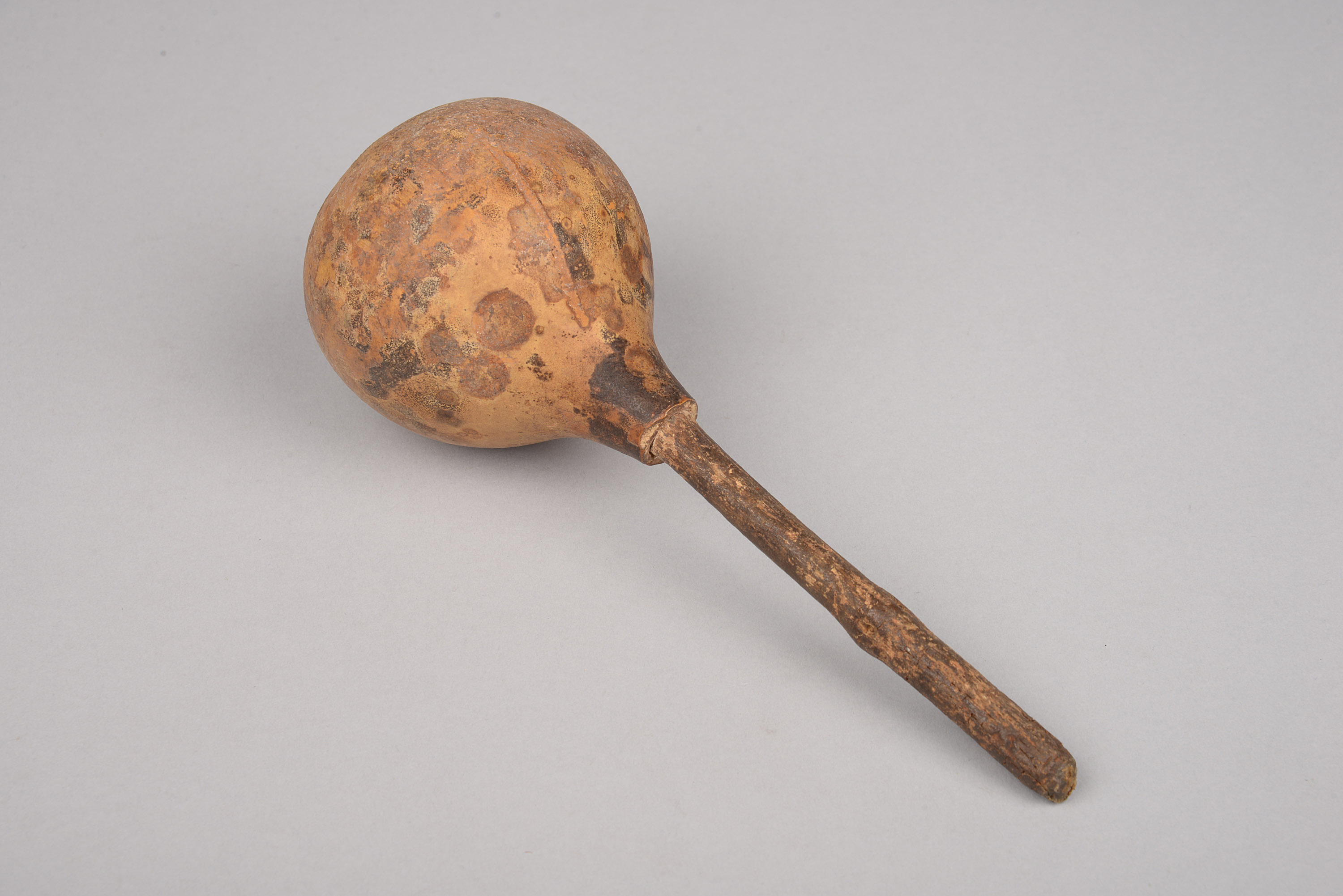 Rassel (Instrument) - Online Sammlung - Weltmuseum Wien