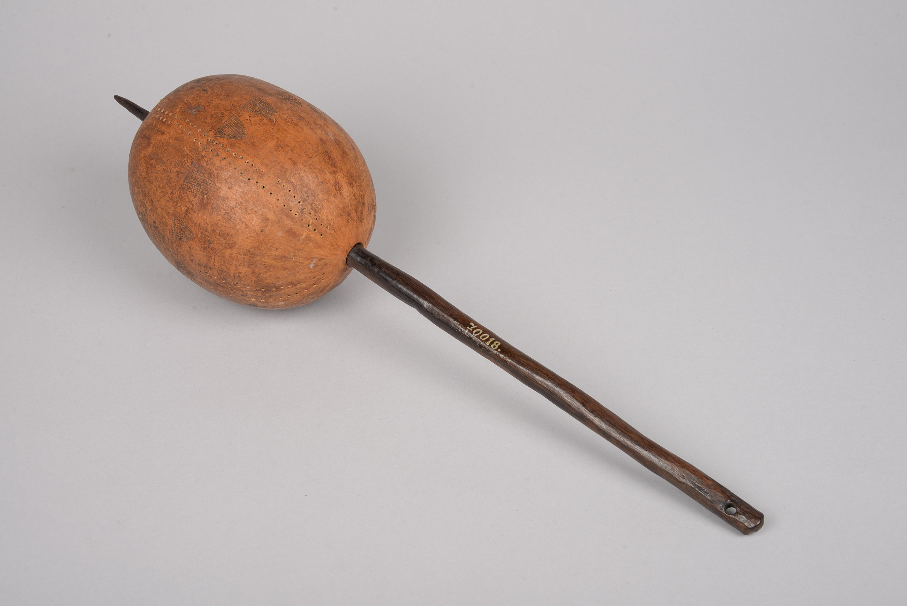 Rassel (Instrument) - Online Sammlung - Weltmuseum Wien