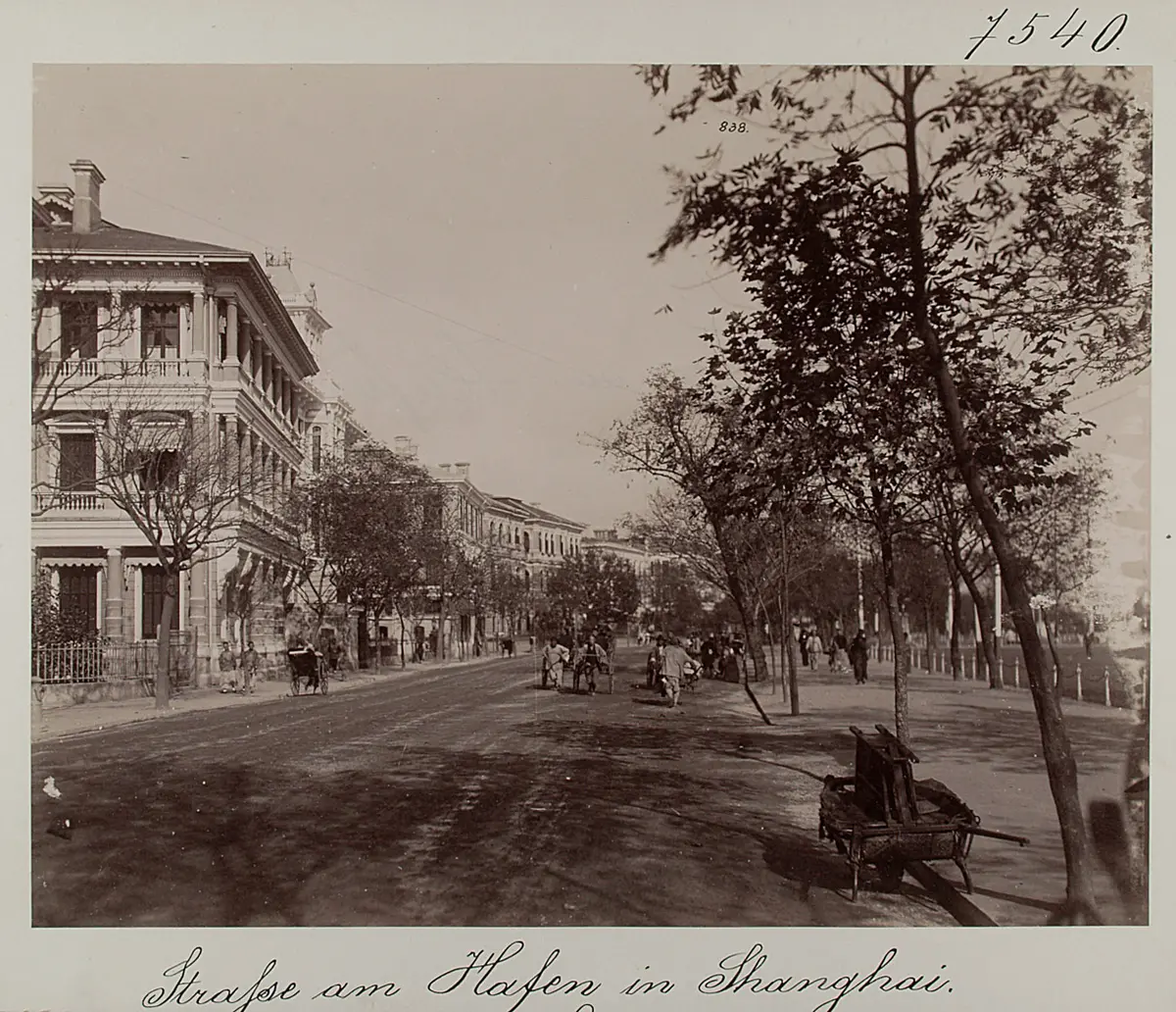 Shanghai: Straße am Hafen