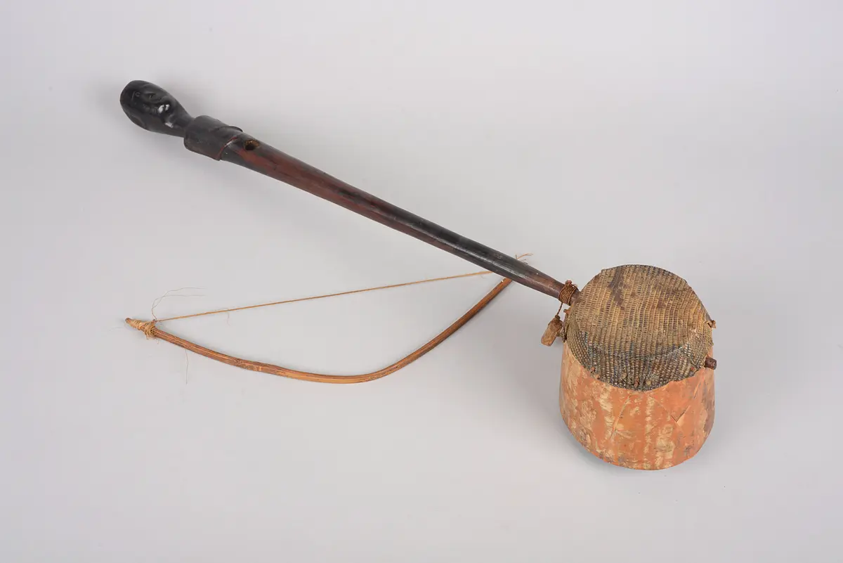 Instrument: Laute mit Bogen