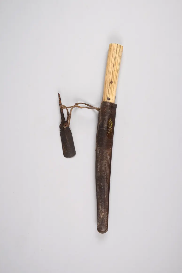 Messer mit Scheide