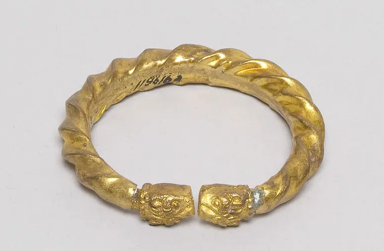 Armschmuck
