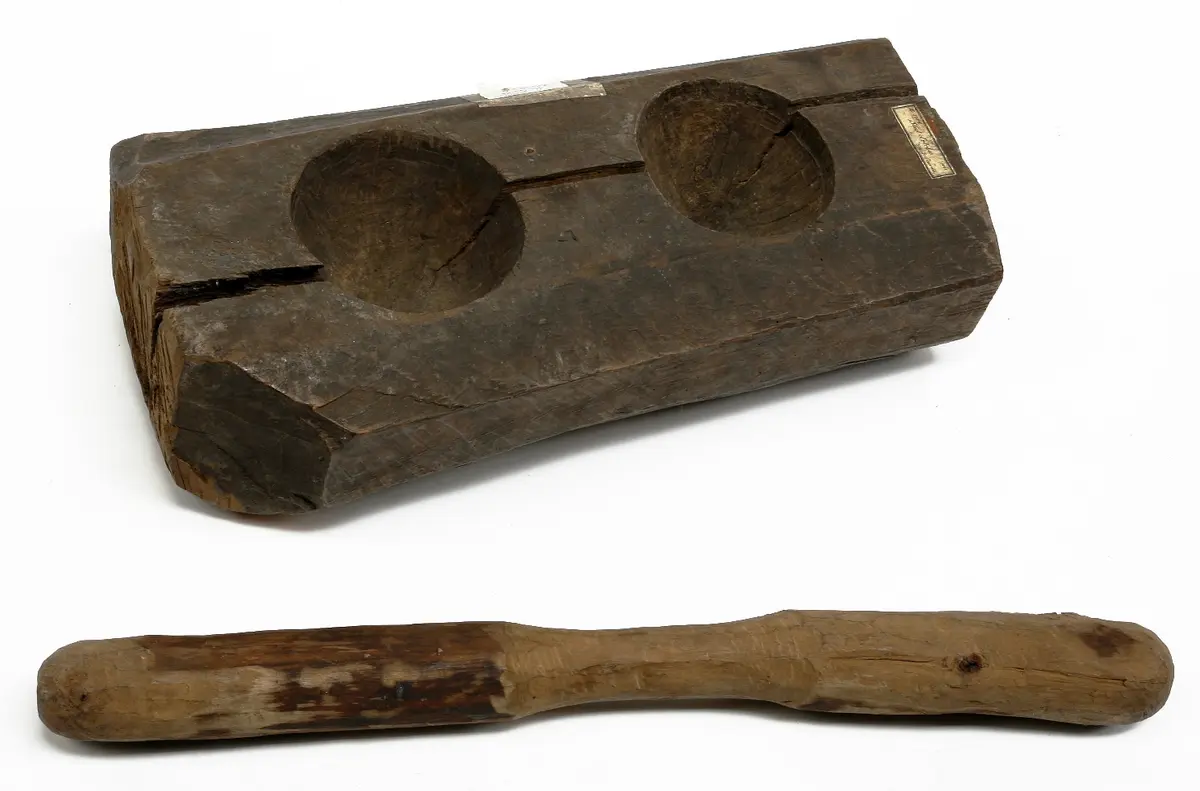 Wooden pounding block