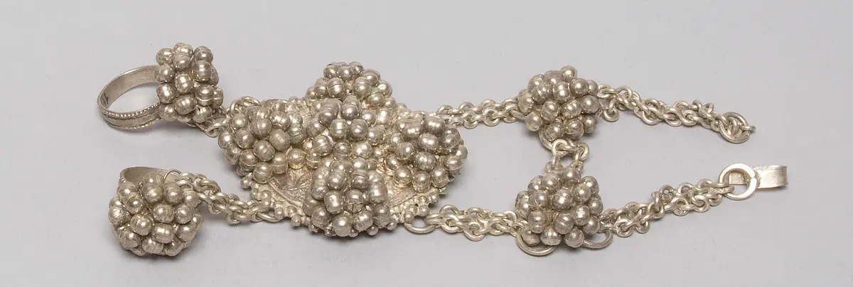 Handrückenschmuck