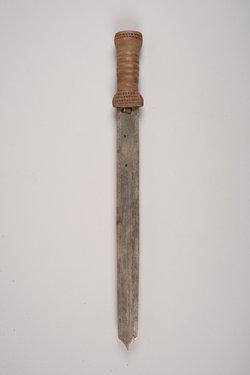 Schwert mit Scheide
