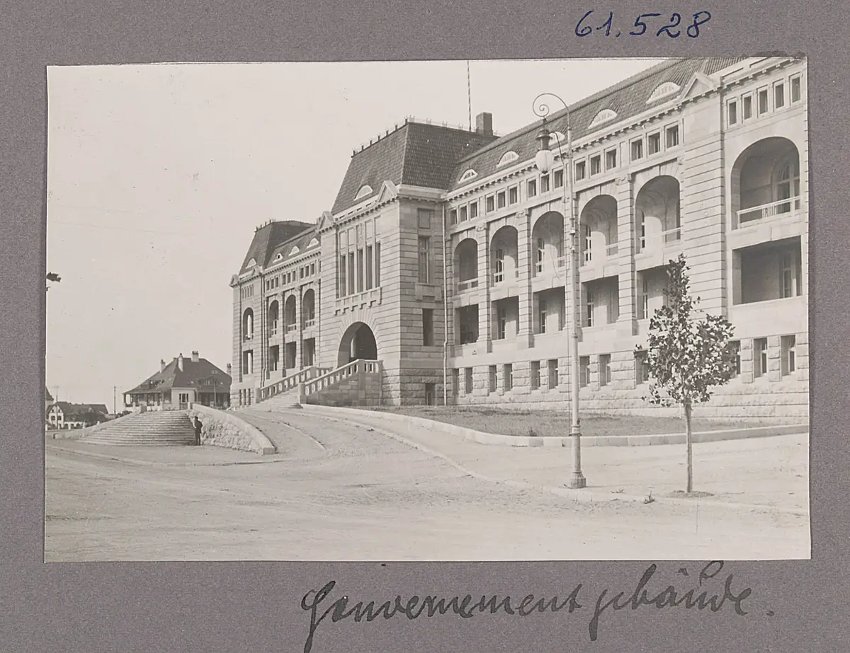 Qingdao 青島. Gouvernementgebäude