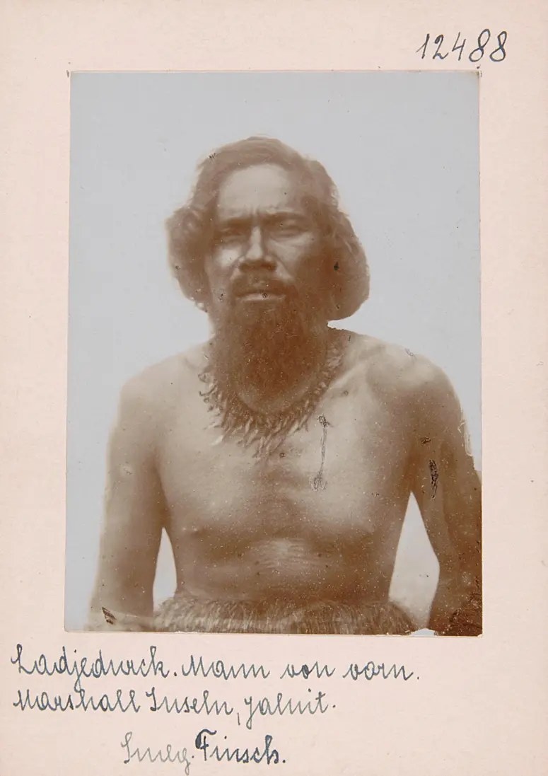 Ladjedurk, Mann von den Marshall-Inseln