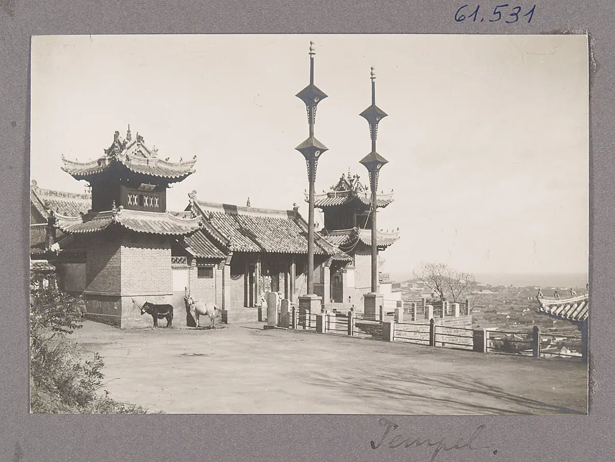 Zhifu 芝罘. Tempel