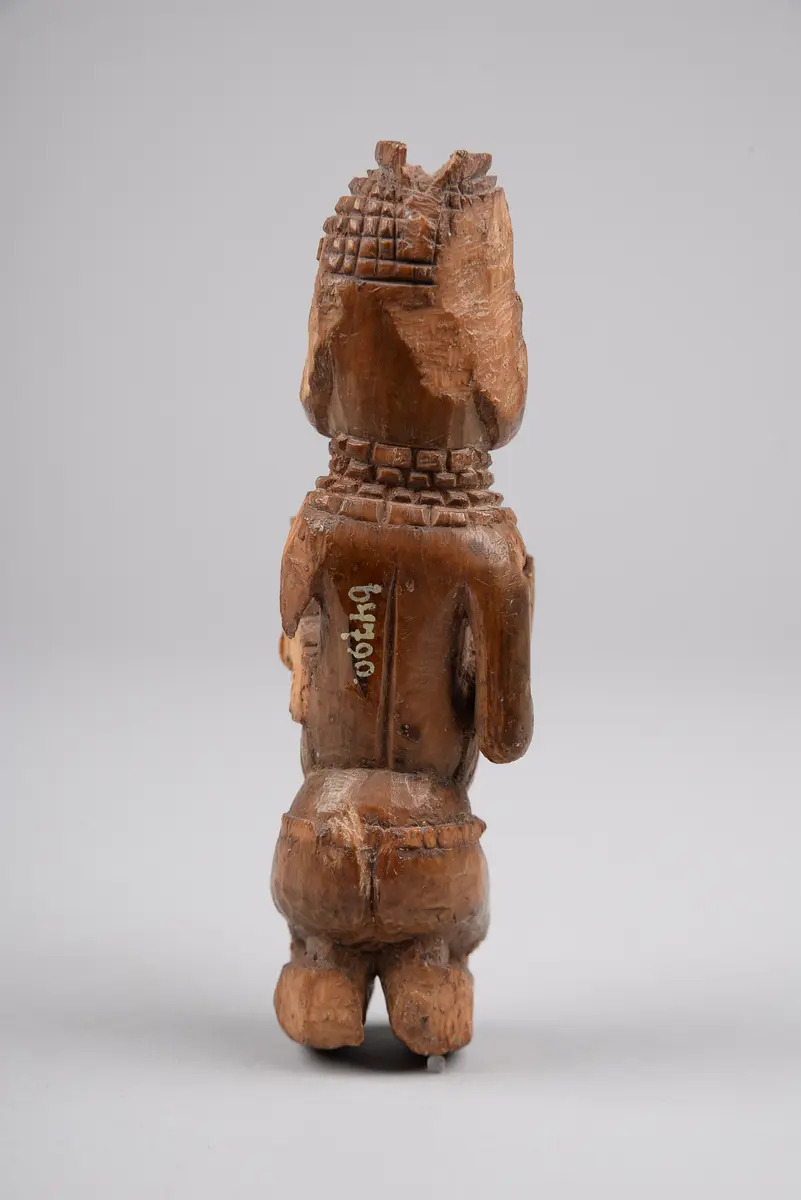Kniende weibliche Figur