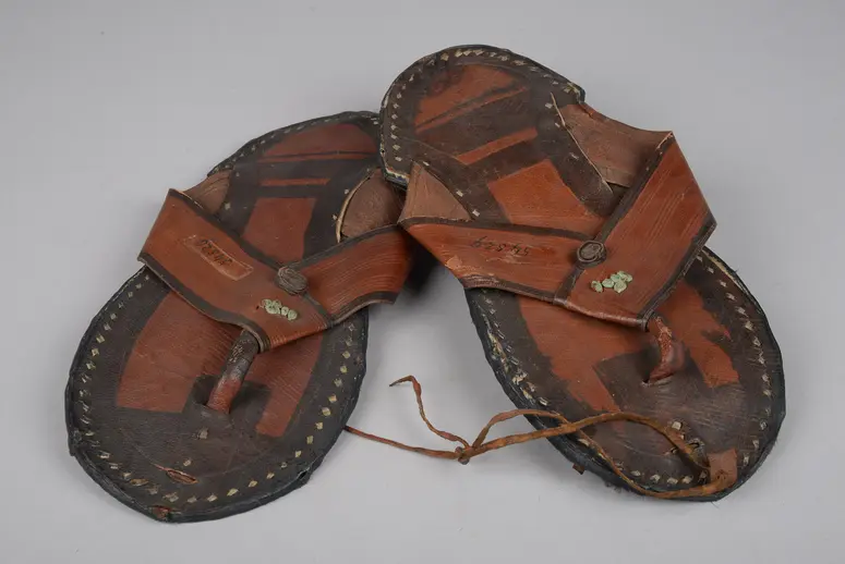 Paar Sandalen