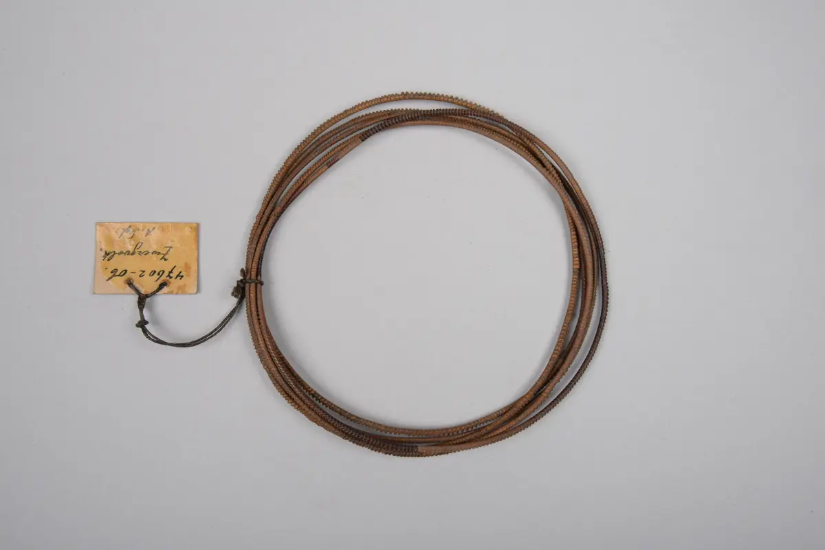 Fünf Armbänder (47.602 bis 47.606)