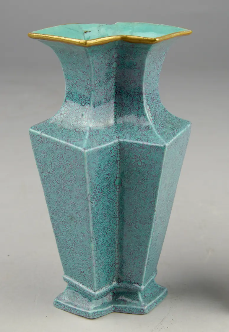 Vase in doppelter Rhombenform