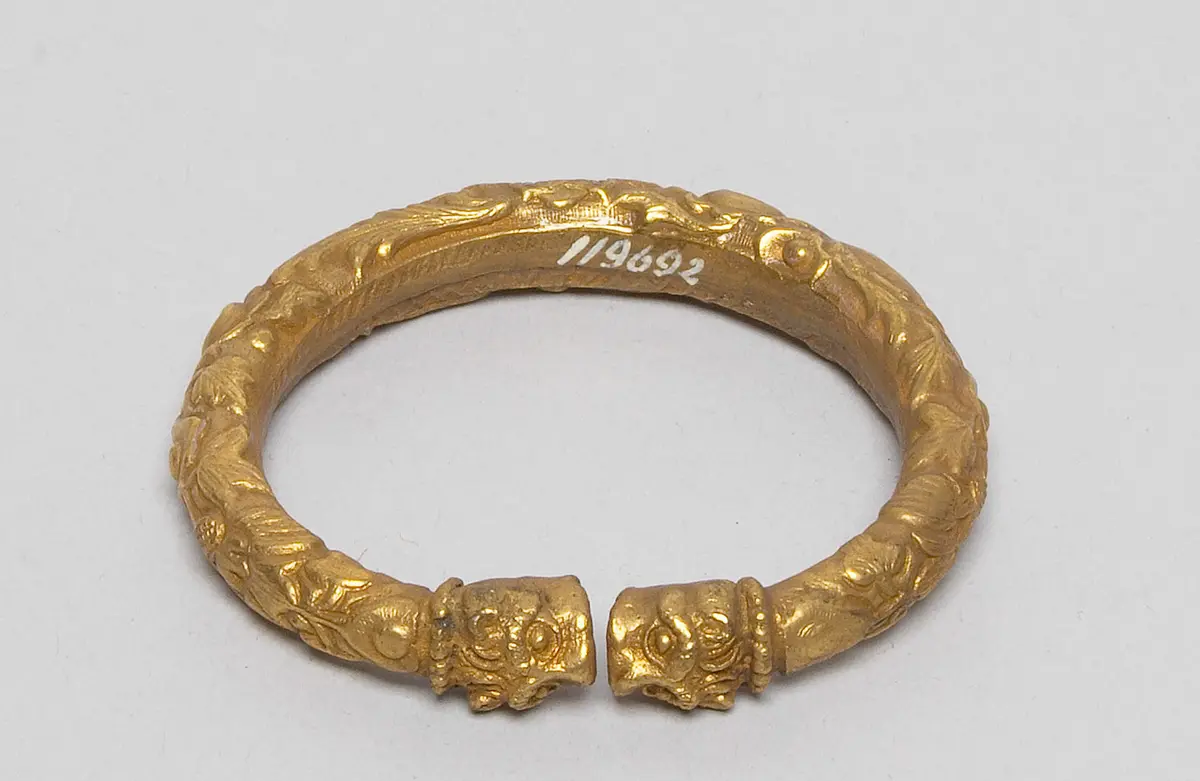 Armschmuck