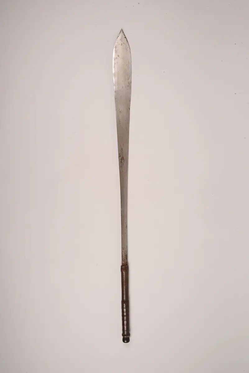 Schwert mit Scheide