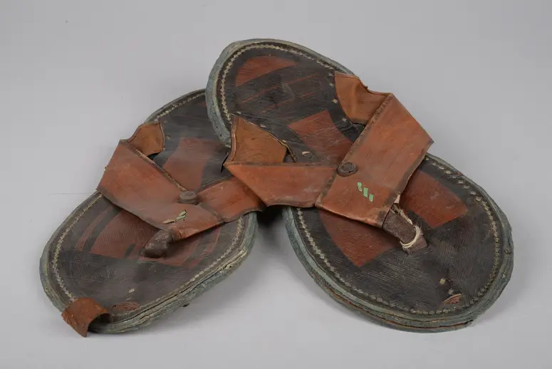 Paar Sandalen
