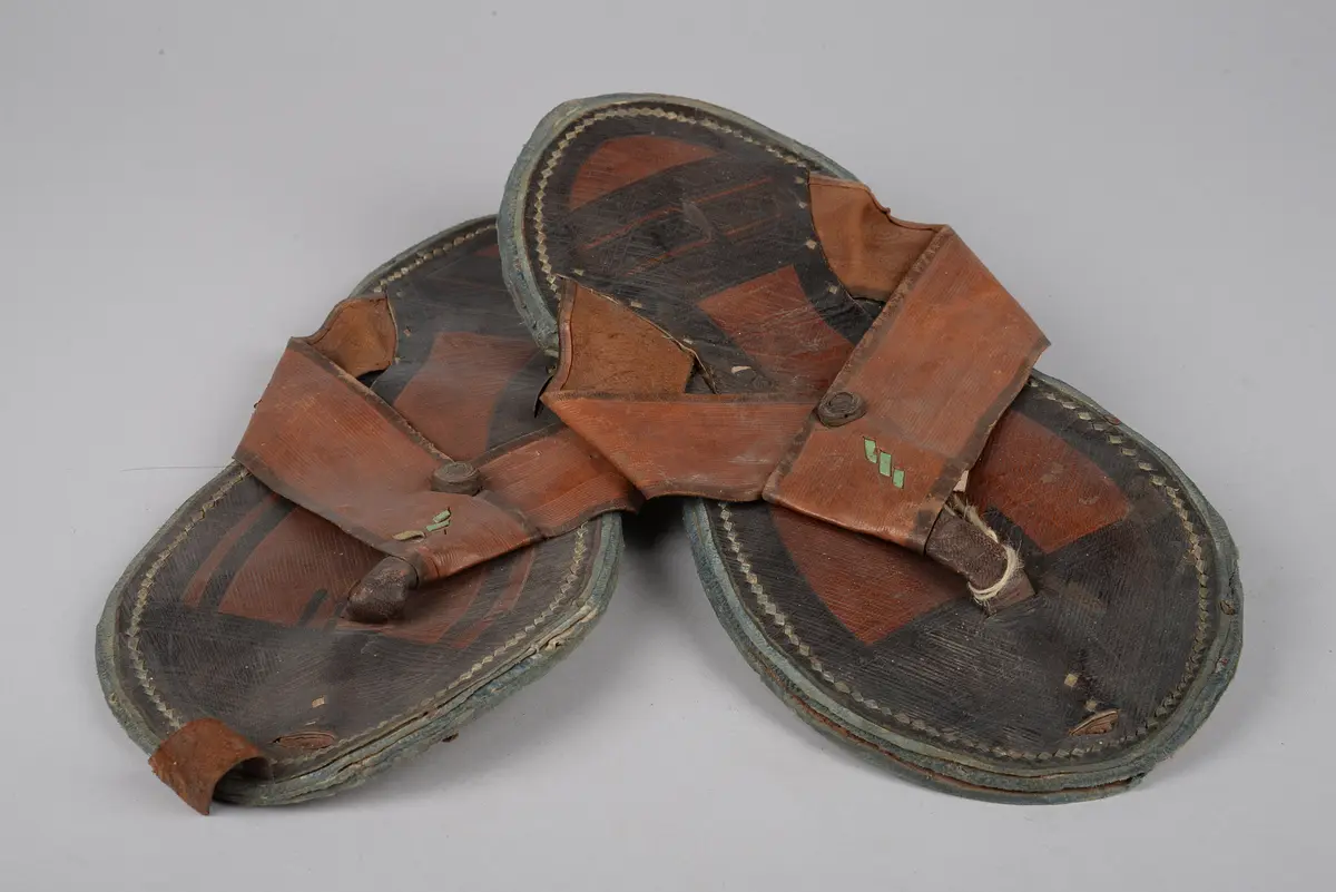 Paar Sandalen