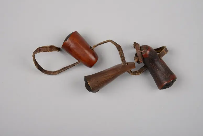 Horn (Amulett gemeinsam mit Amuletten 40.829 und 40.830)