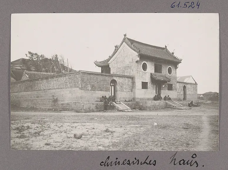 Qingdao 青島. Chinesisches Haus