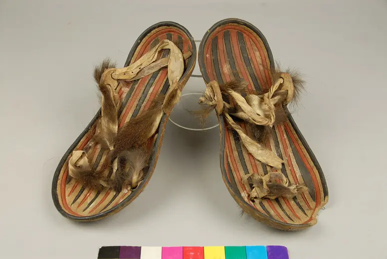 Paar Sandalen