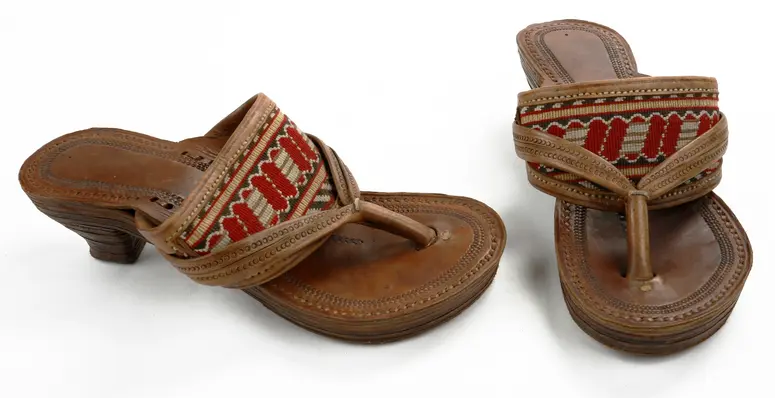 Paar Sandalen