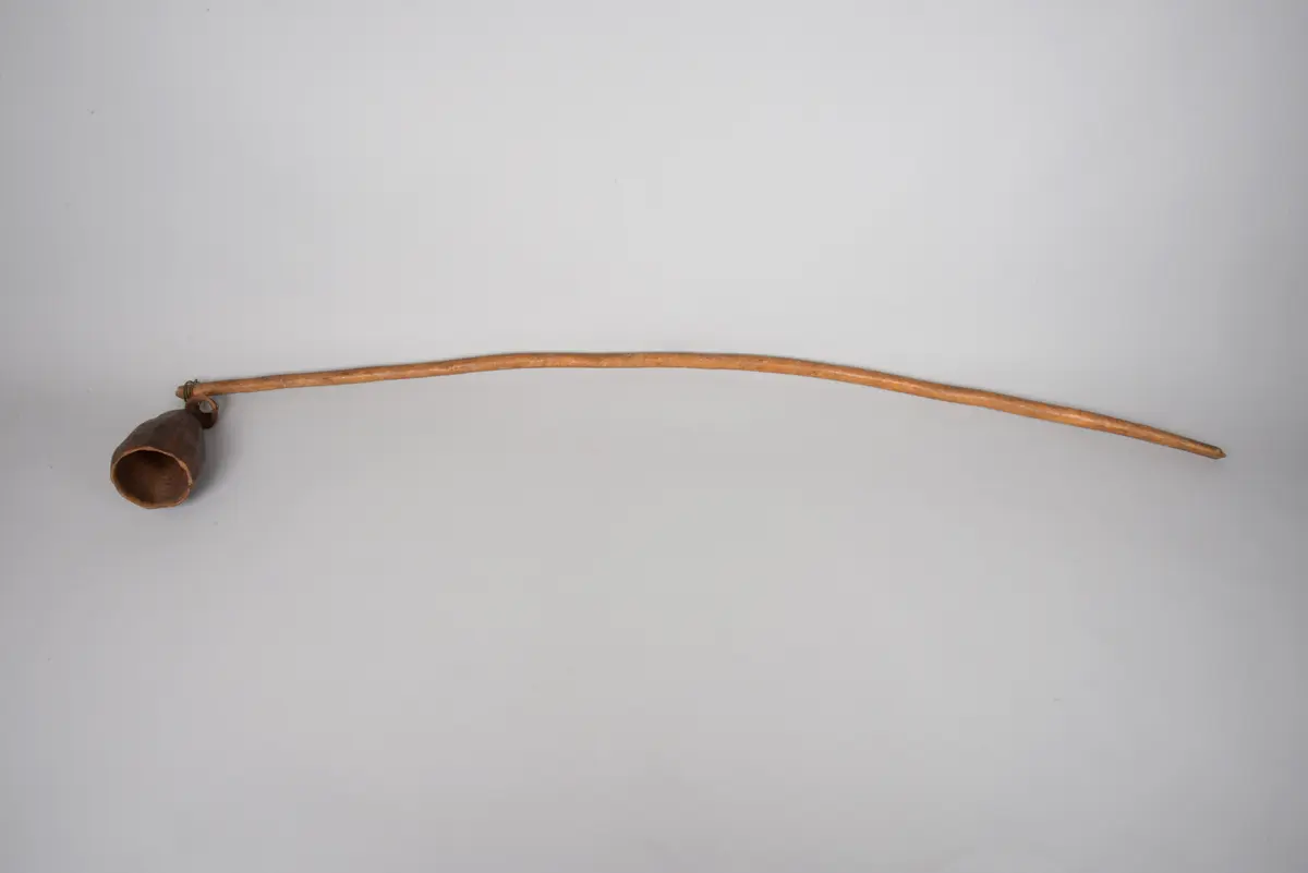 Instrument: Bogen (Saite fehlt)