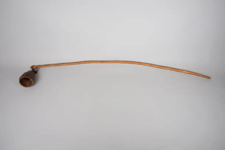 Instrument: Bogen (Saite fehlt)
