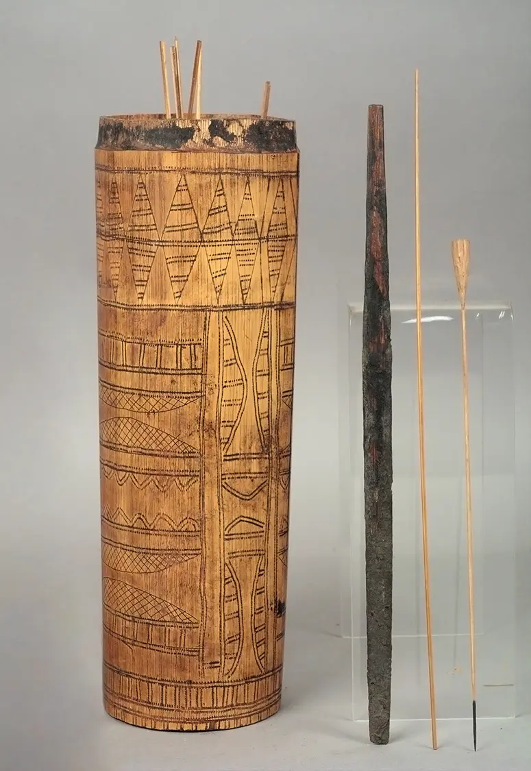 Quiver for blowpipe darts and poison spatula