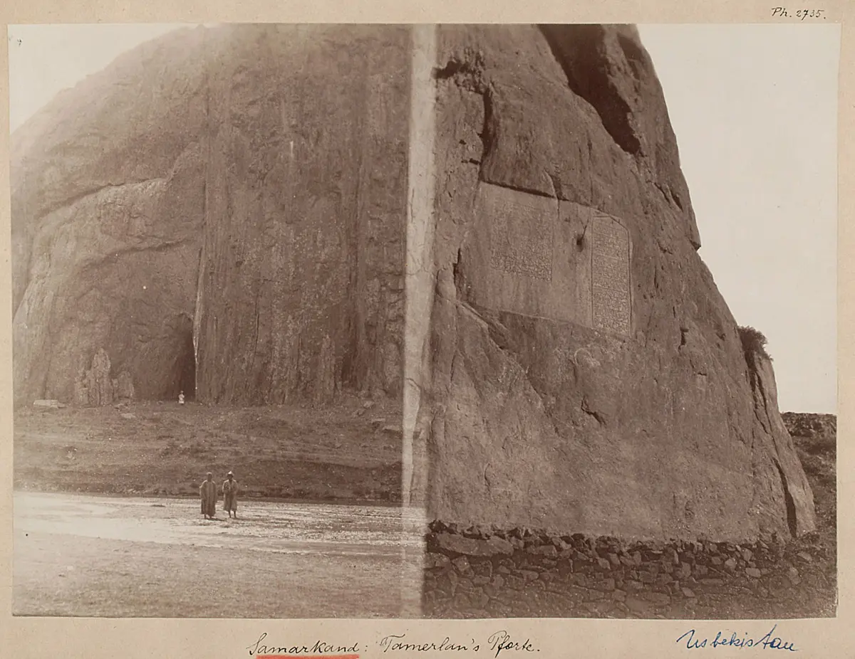 Samarkand: Tamerlan´s Pforte auf dem Weg (Strasse) von Samarkand und Taschkent