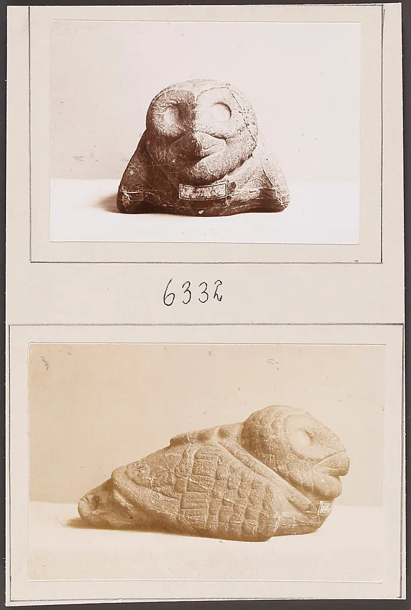 Eule mit Schmuck des Gottes Tezcatlipoca am Rücken