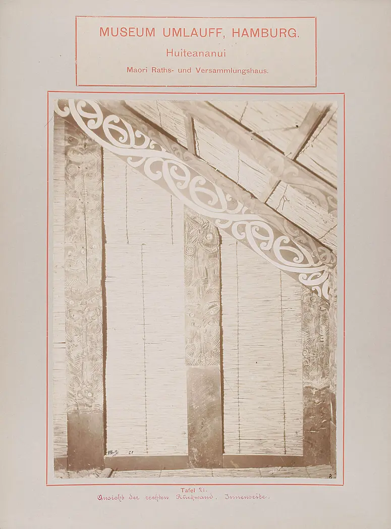 Museum Umlauff, Hamburg. Huiteananui, Maori Raths- und Versammlungshaus: Tafel 21. Ansicht der rechten Rückwand, Innenseite