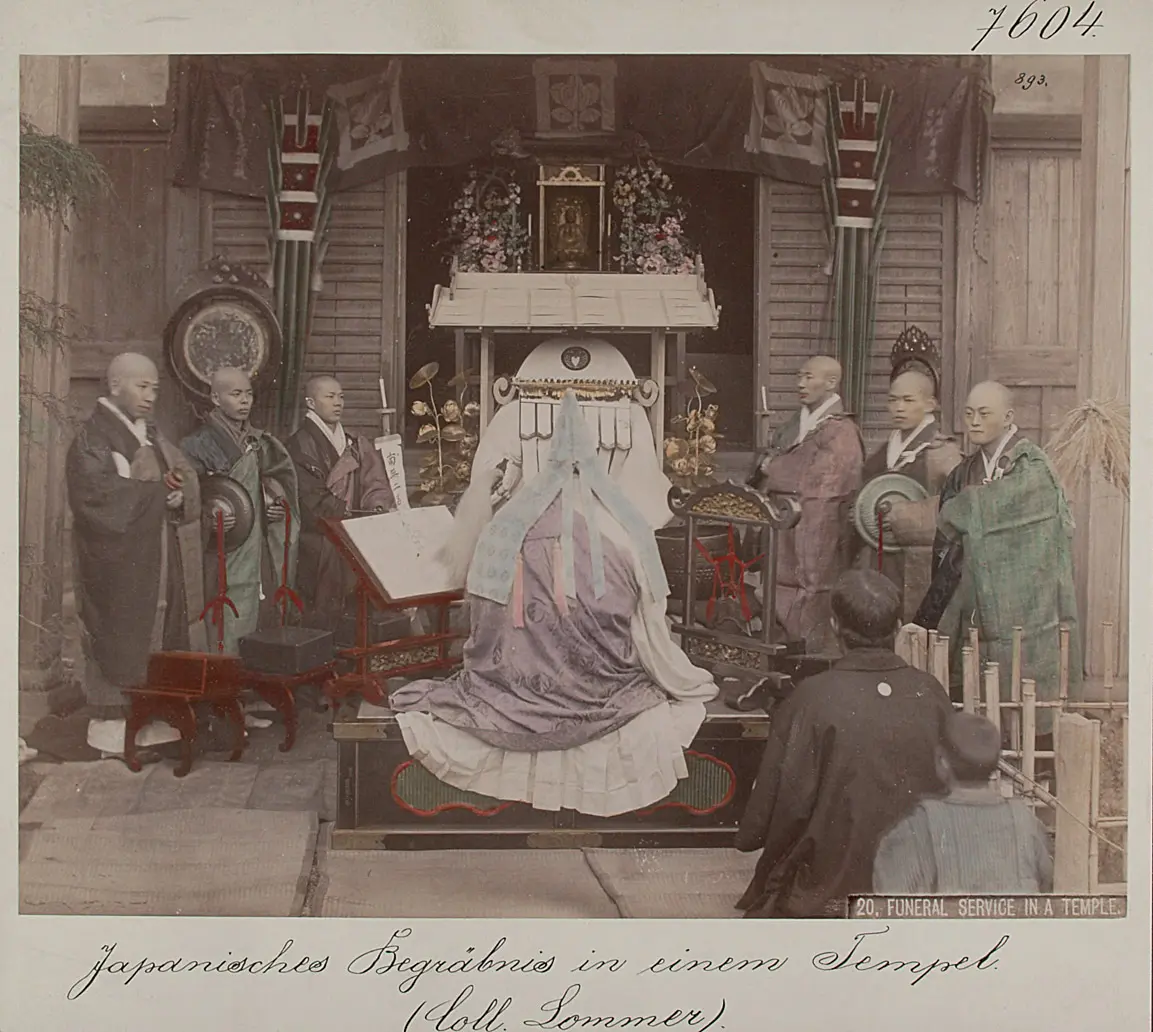 Japanisches Begräbnis in einem Tempel