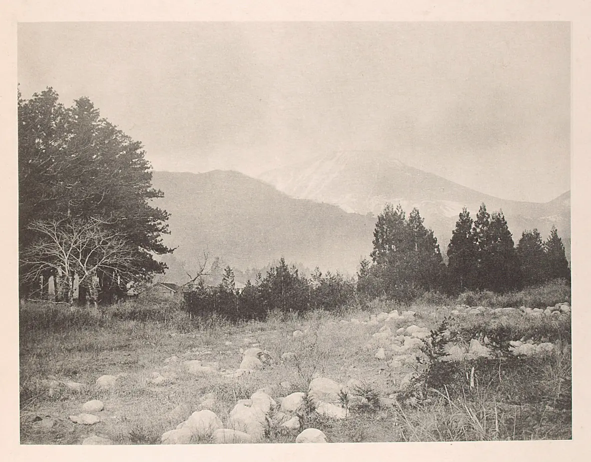 Die Berge um Nikko, von der Bahnstation gesehen