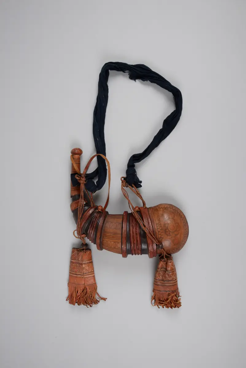 Powder horn