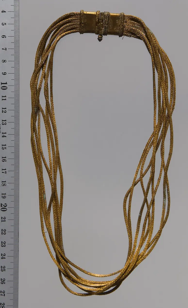 Halsschmuck