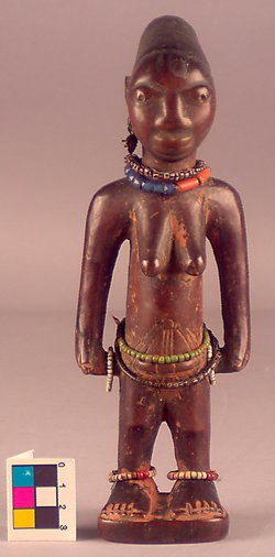 Weibliche Ibeji Drillingsfigur