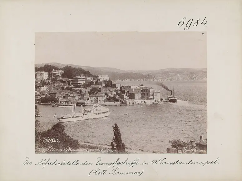 Die Abfahrtstelle der Dampfschiffe in Konstantinopel