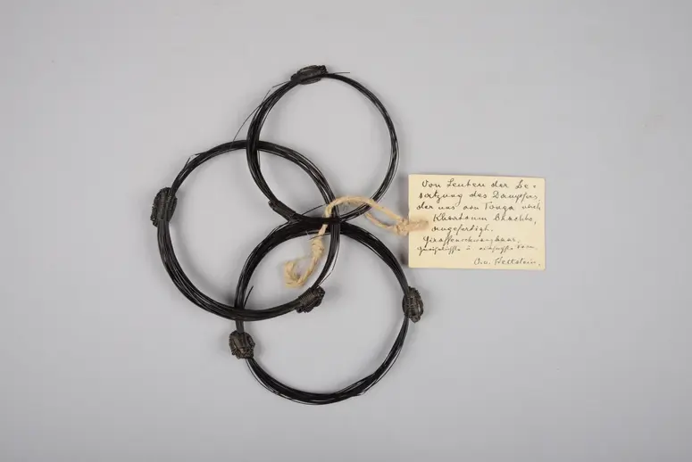 Armband (mit 138.088 und 138.90)