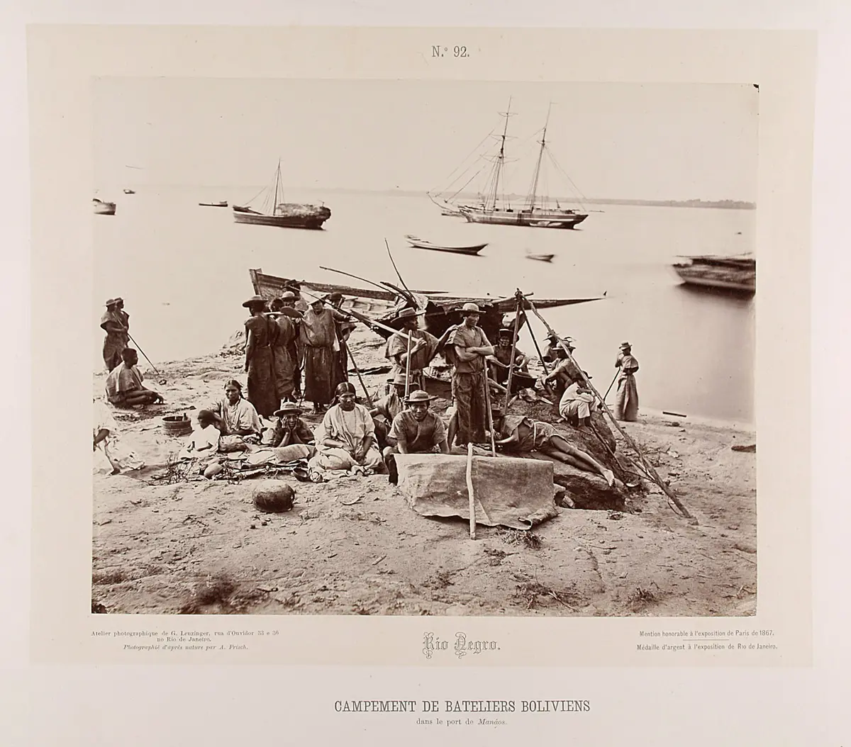 Lager bolivianischer Flußschiffer, Boote