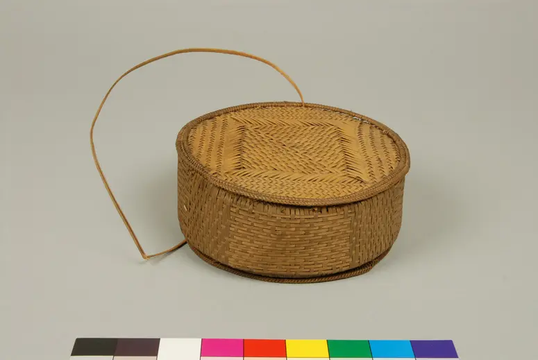 Korb mit Deckel