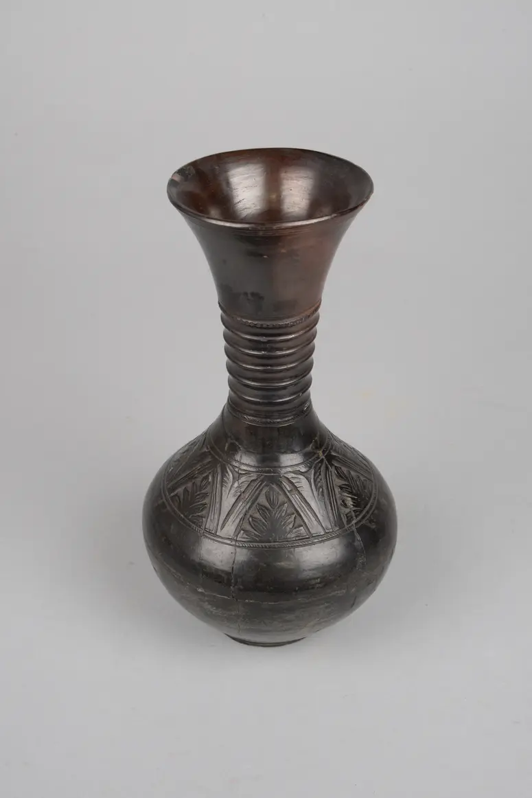 Tonflasche mit Deckel schwarz