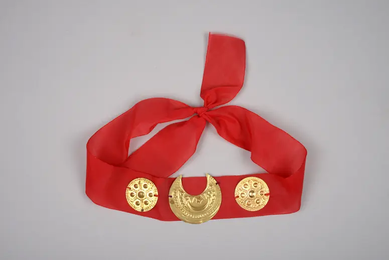 Stirnschmuck