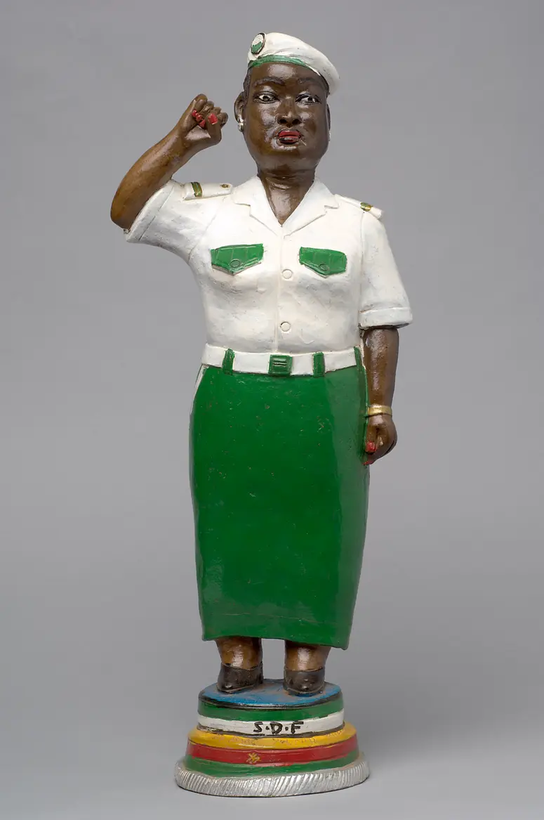 Keramikfigur einer Frau (Parteimitglied SDF)