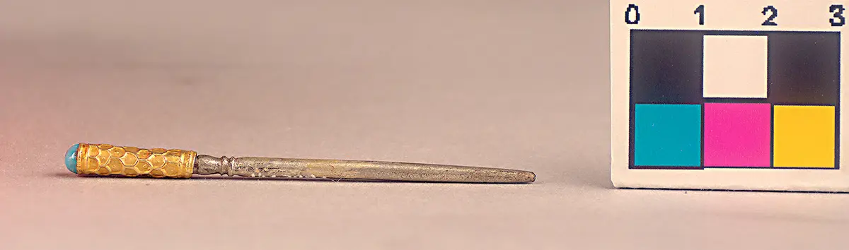 Stift (milchûb) zum Auftragen der Augenschminke