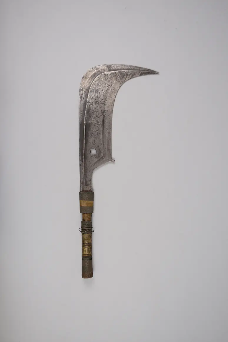 Slashing weapon