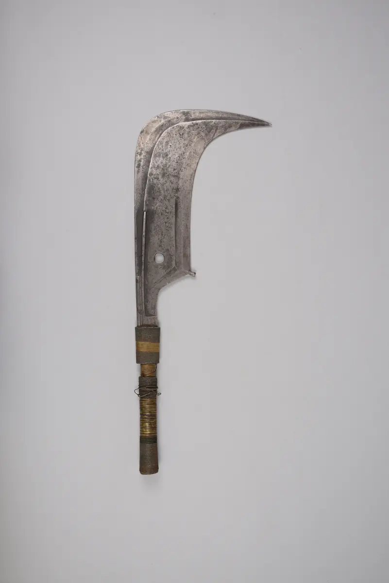 Slashing weapon