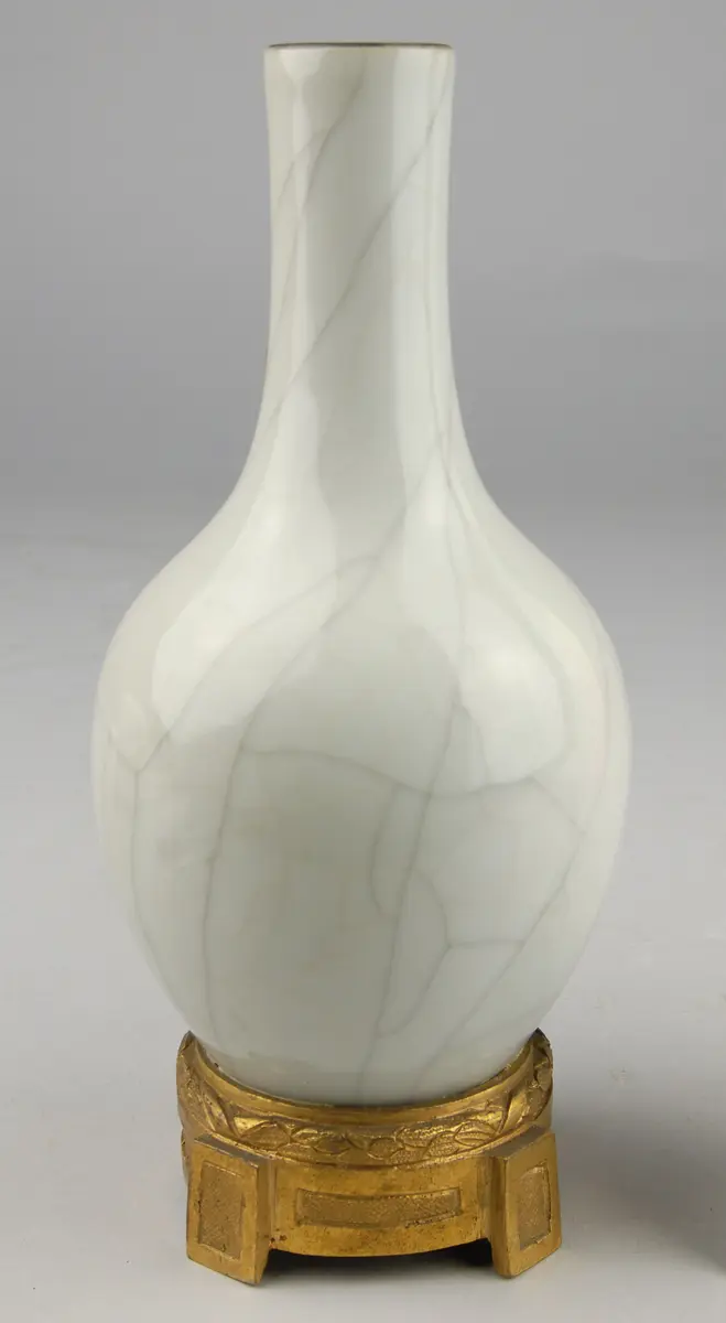 Vase mit europäischer Montierung